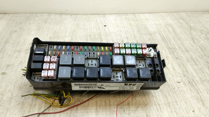 Предохранители рендж ровер. Блок предохранителей range rover l322. Блок предохранителей рендж ровер. Предохранитель рендж ровер. Блок предохранителей рендж ровер 2008 года.