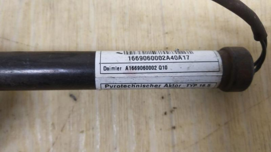 Автозапчасти в Магазине Пиропатрон петли капота Mercedes-Benz A1669060002