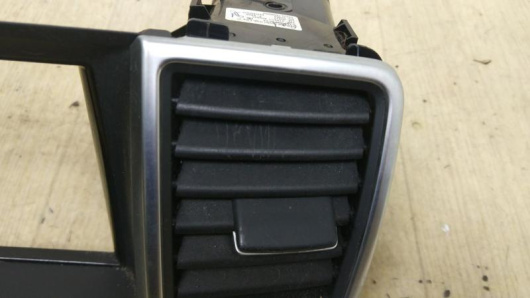 Дефлектор обдува салона Mercedes-Benz A1668300654 Купить Дефлектор обдува салона Mercedes-Benz A1668300654 в Магазине