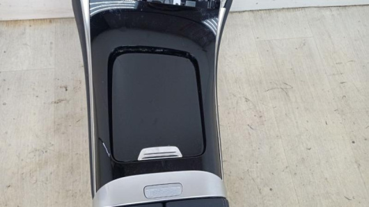 Подлокотник Mercedes-Benz A2546806700 Купить Подлокотник Mercedes-Benz A2546806700 в Магазине