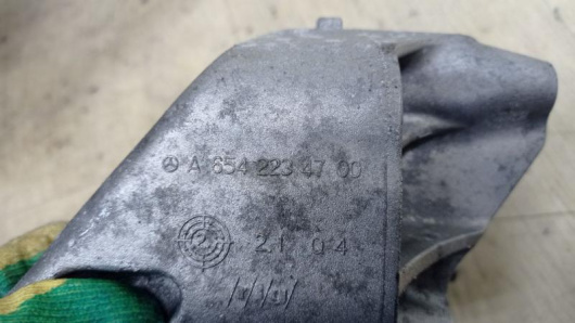 Кронштейн двигателя Mercedes-Benz A6542234700 для авто Купить в Магазине