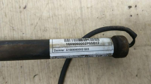 Автозапчасти в Магазине Пиропатрон петли капота Mercedes-Benz A1669060002