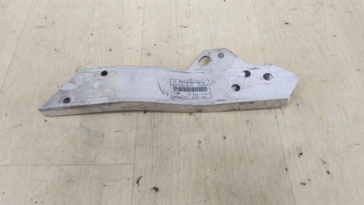 Кронштейн панели левый Mercedes-Benz A2136206300 Купить Кронштейн панели левый Mercedes-Benz A2136206300 в Магазине