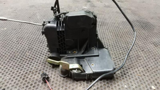 Купить Замок двери передней правой Mercedes-Benz A2117200835 в Магазине