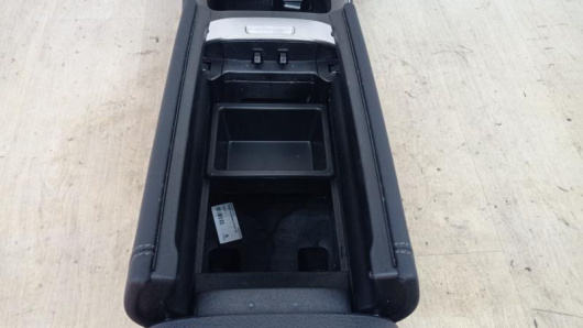 Подлокотник Mercedes-Benz A2546806700 Купить Подлокотник Mercedes-Benz A2546806700 в Магазине