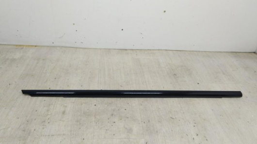 Купить Молдинг стекла двери передней правой наружный Mercedes-Benz A2547200800 в Магазине