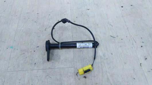 Автозапчасти в Магазине Пиропатрон петли капота Mercedes-Benz A2539060300