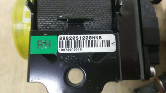 Автозапчасти в Магазине Ремень безопасности передний правый Hyundai 88820S1200