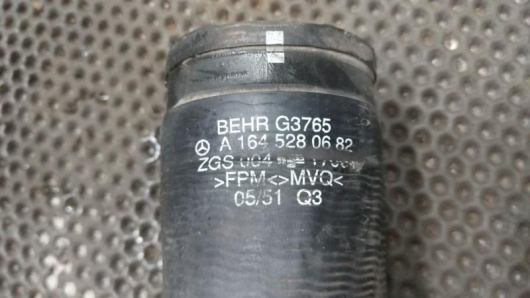 Патрубок интеркулера Mercedes-Benz A1645280682 Патрубок интеркулера Mercedes-Benz A1645280682 для авто Купить в Магазине