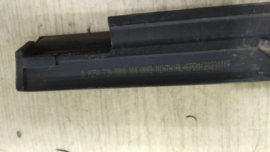 Купить Молдинг стекла двери передней правой наружный Mercedes-Benz A2547200800 в Магазине