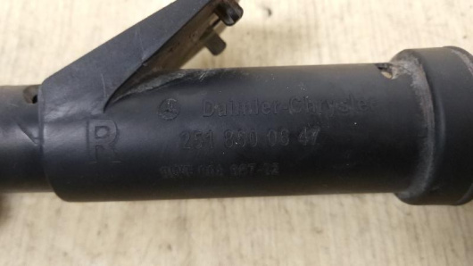 Форсунка омывателя фар правая Mercedes-Benz R251 / W251 / V251 Купить Форсунка омывателя фар правая Mercedes-Benz R251 / W251 / V251 в Магазине