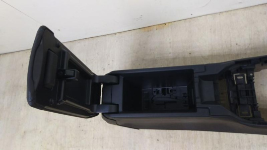 Подлокотник BMW 1 / F40 Купить Подлокотник BMW 1 / F40 в Магазине