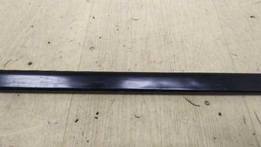 Купить Молдинг стекла лобового справа Mercedes-Benz A1666901280 в Магазине