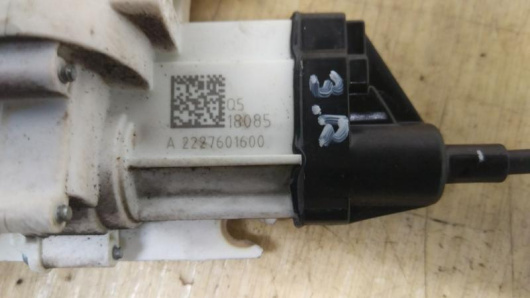 Купить Доводчик двери задней правой Mercedes-Benz A2227601600 в Магазине