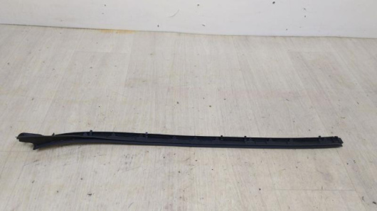 Купить Молдинг стекла лобового слева Mercedes-Benz GLE292 / C292 в Магазине