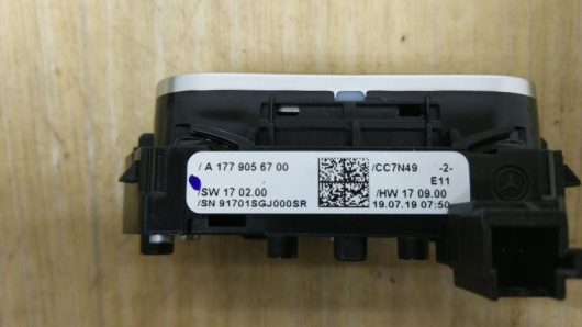 Купить Кнопка подогрева сидений Mercedes-Benz A1779056700 в Магазине