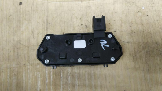 Купить Кнопка подогрева сидений Mercedes-Benz A1779056700 в Магазине