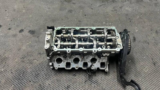 Купить Головка блока цилиндров левая Audi 1059353DH в Магазине