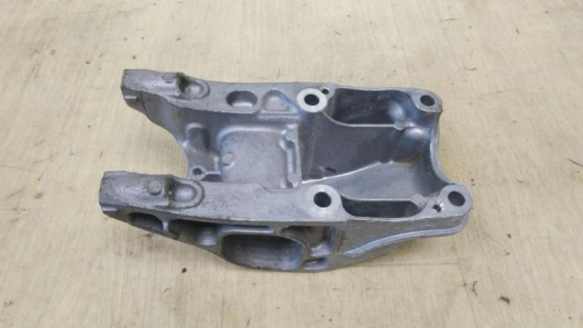 Кронштейн двигателя Mercedes-Benz A2702230138 для авто Купить в Магазине