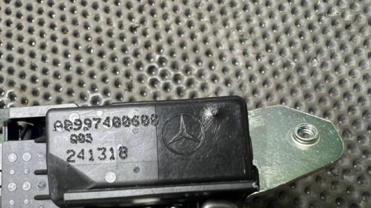 Купить Замок багажника Mercedes-Benz A0997400608 в Магазине