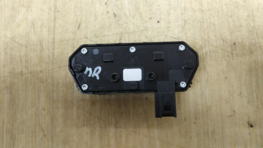 Купить Кнопка подогрева сидений Mercedes-Benz A1679059800 в Магазине