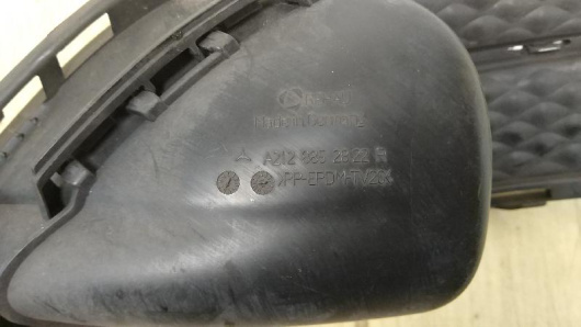 Заглушка (решетка) в бампер передний справа Mercedes-Benz E212 / W212 Купить Заглушка (решетка) в бампер передний справа Mercedes-Benz E212 / W212 в Магазине