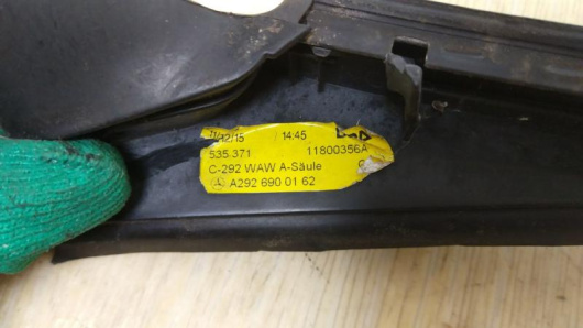 Купить Молдинг стекла лобового слева Mercedes-Benz GLE292 / C292 в Магазине