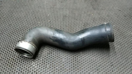 Патрубок интеркулера Mercedes-Benz A1645281482 Патрубок интеркулера Mercedes-Benz A1645281482 для авто Купить в Магазине