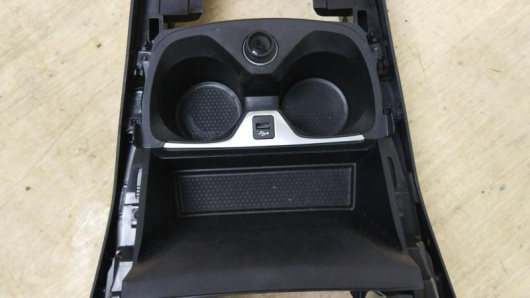 Подлокотник BMW 1 / F40 Купить Подлокотник BMW 1 / F40 в Магазине