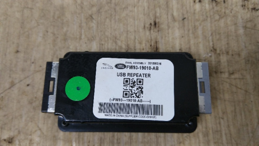 Разъем AUX / USB Jaguar F-Pace / X761 Купить в Магазине ssavto