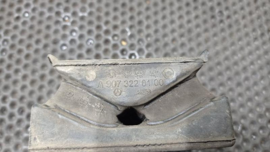 Башмак рессоры Mercedes-Benz A9073220100 для авто Купить в Магазине