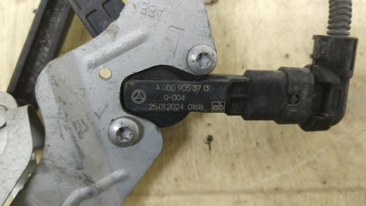 Датчик положения кузова левый Mercedes-Benz A0009053713 Датчик положения кузова Mercedes-Benz A0009053713 Купить в Магазине ssavto