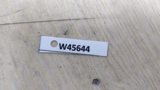 Купить Молдинг стекла двери передней правой наружный Mercedes-Benz A2547200800 в Магазине