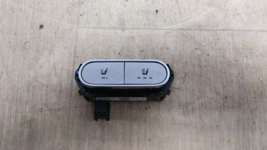 Купить Кнопка подогрева сидений Mercedes-Benz A1679059800 в Магазине