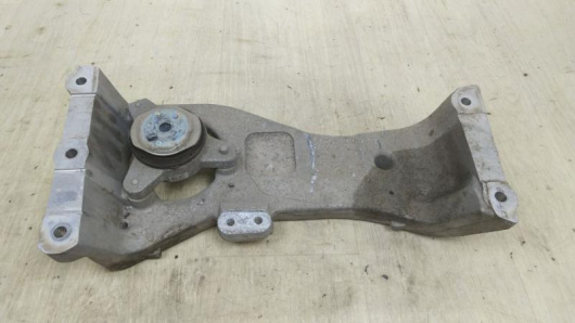 Кронштейн КПП Maserati 670175138 Кронштейн КПП Maserati 670175138 для авто купить в Магазине