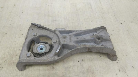 Кронштейн КПП Maserati 670175138 Кронштейн КПП Maserati 670175138 для авто купить в Магазине