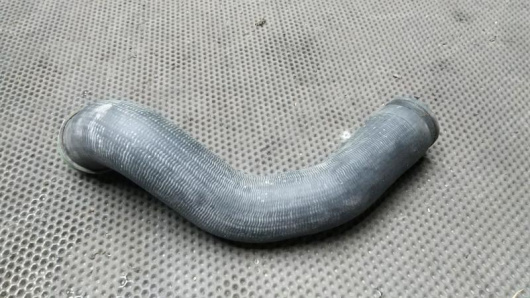 Патрубок интеркулера Mercedes-Benz A1645280682 Патрубок интеркулера Mercedes-Benz A1645280682 для авто Купить в Магазине