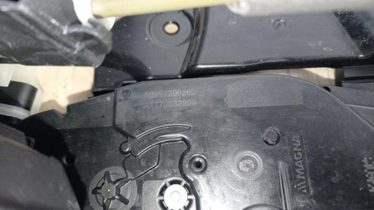 Купить Замок двери передней правой Mercedes-Benz A0997605202 в Магазине